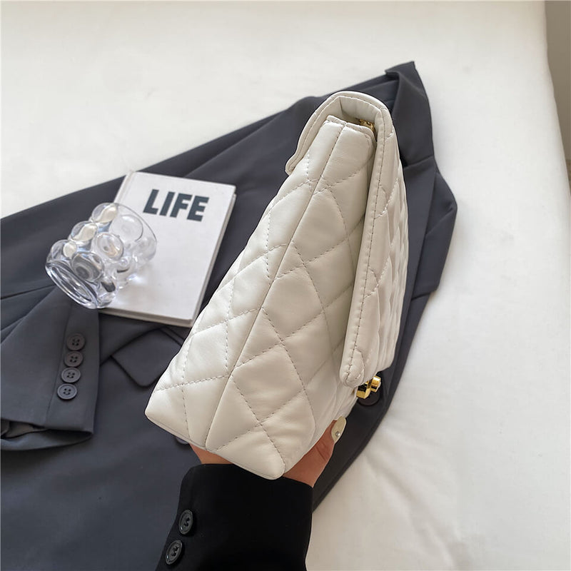Bolsa Feminina Acolchoada em Couro Modelo Chain
