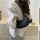 Bolsa de Ombro Meia-Lua Minimalista™